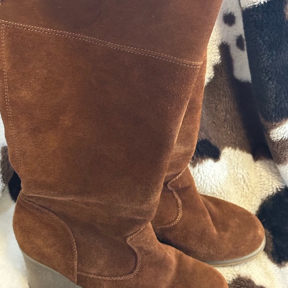 Bjorndal Lyndall suede sherpa lined wedge boots, size 9.5 - Picture 4 of 8